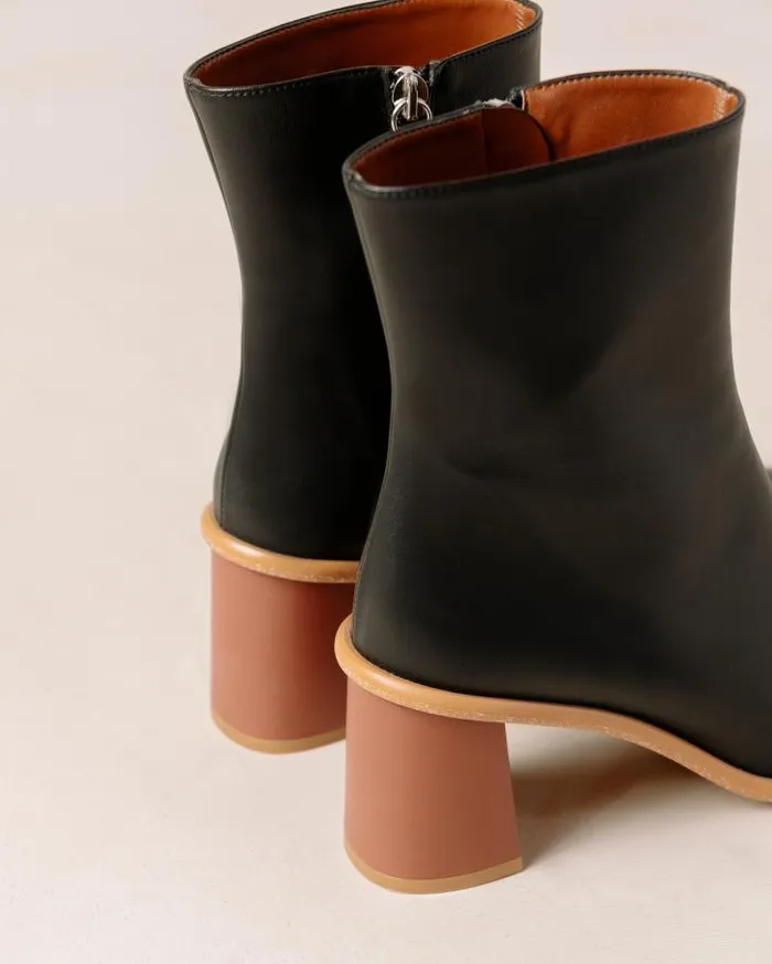 ALOHAS Boots Women West Cape Corn 8211 Black Vegan Leather Boots