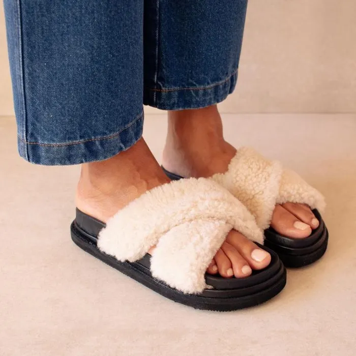 ALOHAS Mules Women Cloud 8211 White Shearling Slippers