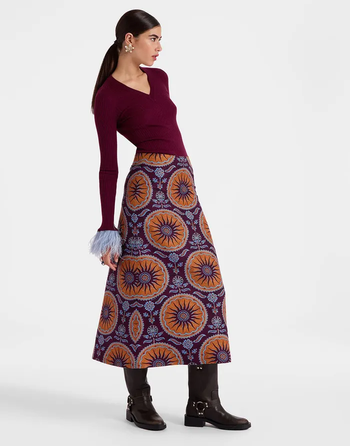 La Doublej VNeck High Kick Top Solid Burgandy In Ribbed Silk Cashmere With Feathers Women Knitwear