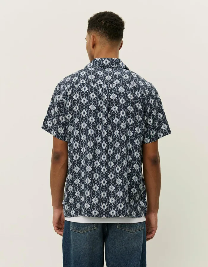 ShirtsOvershirts Men Les Deux Ornament Tencel SS Shirt 8211 Dark NavyLight Blue