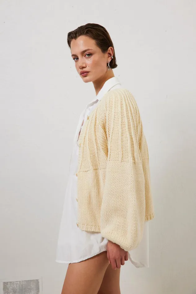 VRG GRL JumpersSweaters Riley Knit Cardigan Cream 8211 Women VRG GRL JumpersSweaters Riley Knit Cardigan Cream 8211 Women