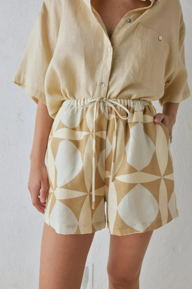 VRG GRL Sets Annika Linen Shorts Scope 8211 Women VRG GRL Sets Annika Linen Shorts Scope 8211 Women