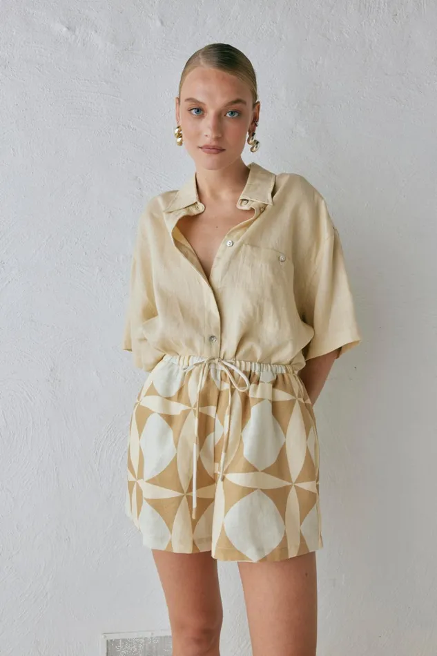 VRG GRL Sets Annika Linen Shorts Scope 8211 Women VRG GRL Sets Annika Linen Shorts Scope 8211 Women