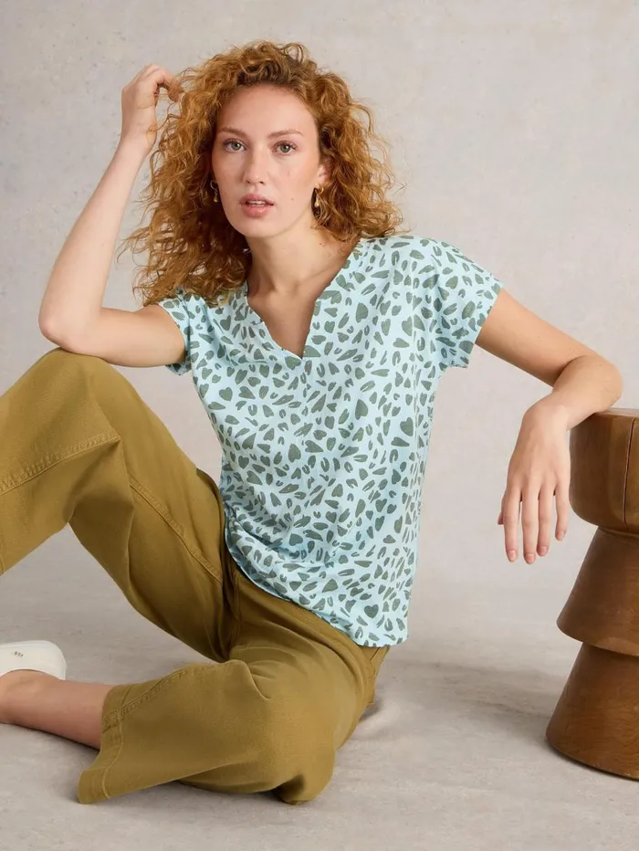 White Stuff TOPS and TEES NELLY ORGANIC NOTCH NECK TEE Blue Print 8211 Women White Stuff TOPS and TEES NELLY ORGANIC NOTCH NECK TEE Blue Print 8211 Women