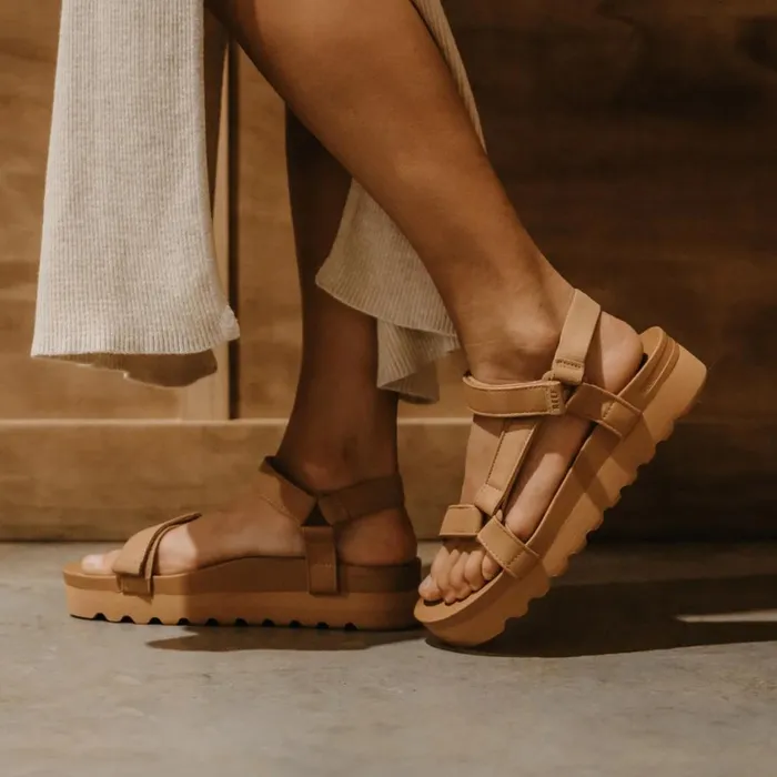 Women Reef Sandals Cushion Rem Hi Cognac Women Reef Sandals Cushion Rem Hi Cognac