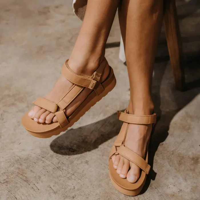Women Reef Sandals Cushion Rem Hi Cognac Women Reef Sandals Cushion Rem Hi Cognac